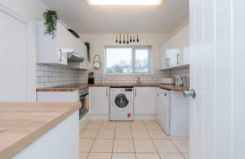 Severn Beach Maison | Modern | All Mod Cons | IPTV| BBQ | Sleeps 8