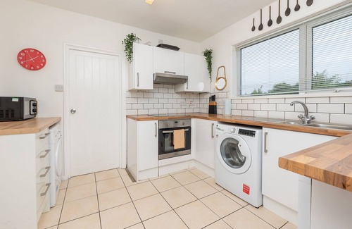 Severn Beach Maison | Modern | All Mod Cons | IPTV| BBQ | Sleeps 8