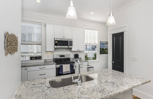 Harleston Village Maison | Modern Amenities in Historic Charleston's Harleston Village