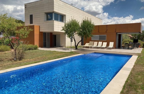 Viladecavalls Maison | Grande maison avec jardin et piscinne privés