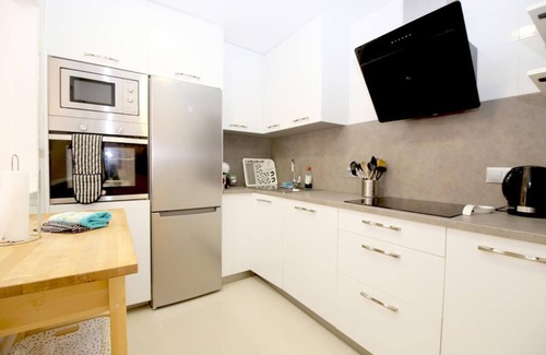 Estepona Appartement | Appartement moderne et lumineux avec piscine, Port d'Estepona près des restaurants et bars