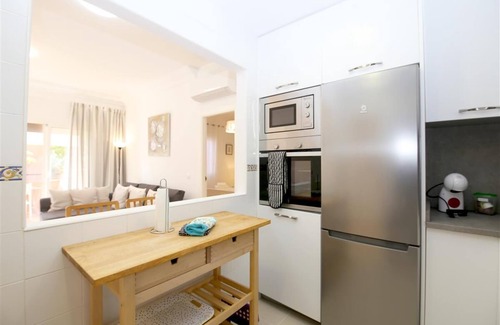 Estepona Appartement | Appartement moderne et lumineux avec piscine, Port d'Estepona près des restaurants et bars