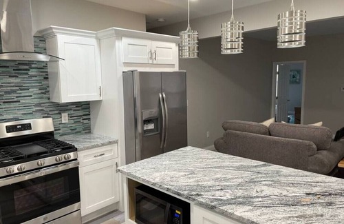 Merion Village Appartement | Modern and Chic in German & Merion Village Area