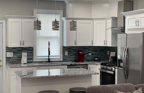 Merion Village Appartement | Modern and Chic in German & Merion Village Area