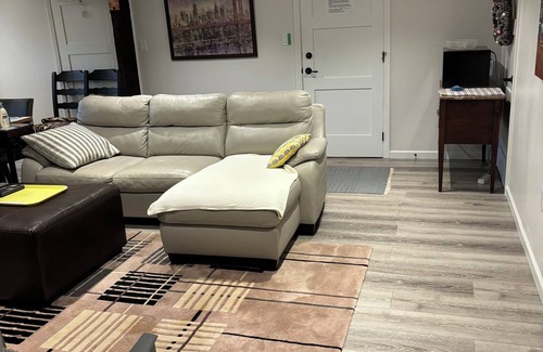 Brentwood Bay Maison | Modern and clean 1 BR suite 5 minutes from Butchart Gardens