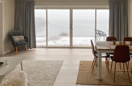 Kinda Municipality Maison | Modern and comfortable cottage overlooking lake Åsunden.