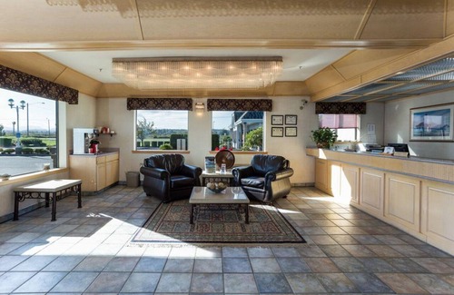 Warrenton Hôtel | Modern and Comfy Unit, Near Attractions, Pool and Sauna