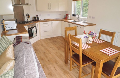 Hopton Castle Chalet De Ski | Modern and contemporary lodge on a riverside setting.