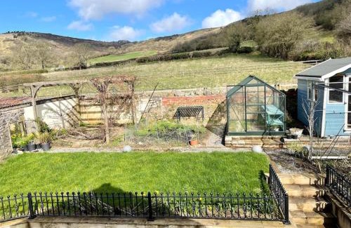 Cross Maison | Modern and cosy 4 bedroom home in the Mendip Hills, North Somerset