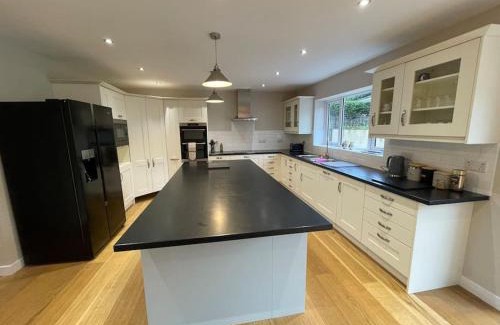 Cross Maison | Modern and cosy 4 bedroom home in the Mendip Hills, North Somerset