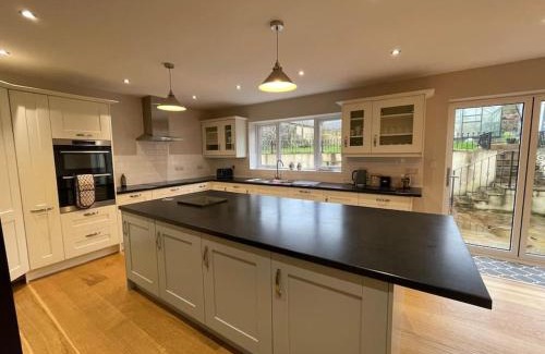 Cross Maison | Modern and cosy 4 bedroom home in the Mendip Hills, North Somerset
