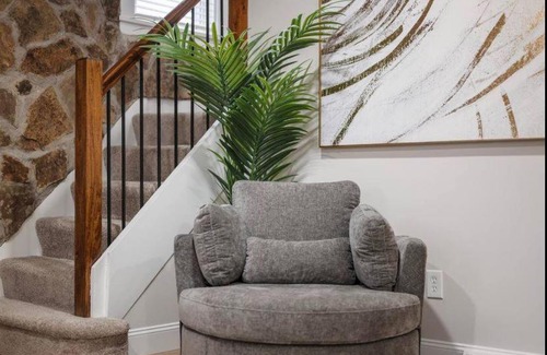 Bakerstown Maison | Modern and Cozy 3BD Home in Gibsonia-Pittsburgh