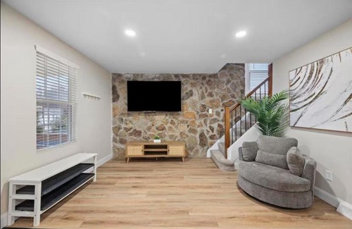 Bakerstown Maison | Modern and Cozy 3BD Home in Gibsonia-Pittsburgh