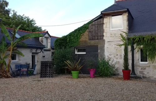 Vernantes Maison | Chambre du jardin familliale moderne et indépendante.