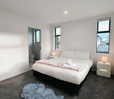 Trentham Maison | Modern and New 3 Beds fancy home
