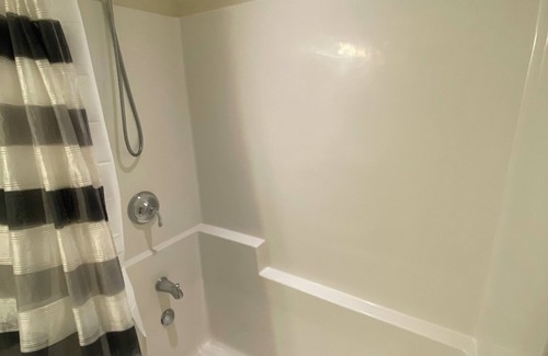 Gordon Head Maison | Modern and Private 1 Bedroom Suite.Small Pet Friendly!Close to beaches and more.