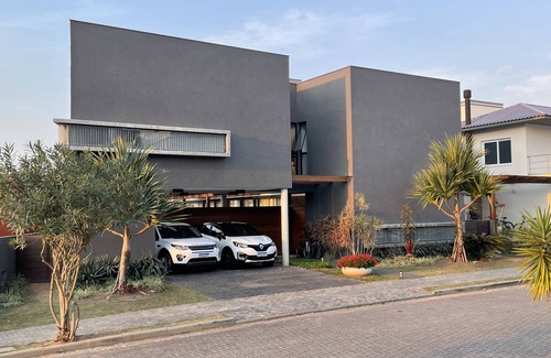 Florianopolis Maison | Grande maison moderne dans une résidence fermée sur la plage de Campeche