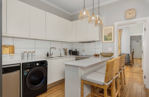 Green Point Appartement | Modern and Spacious Apartment | Balcony | Pool