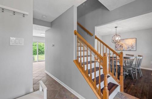 Cranberry Township Maison | Modern and Stylish 5 Bedroom Home in Cranberry/Pittsburg