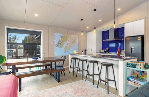 Martinborough Maison | Modern and well-appointed with Large hot spa / plunge pool