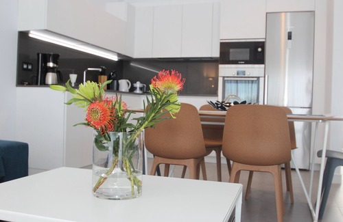 San Eugenio Appartement | Appartement moderne, emplacement central, à 350 m de la plage, piscine communautaire