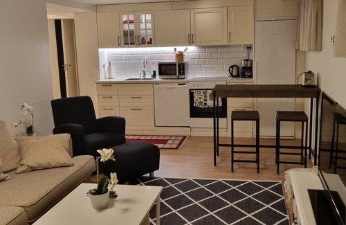 Bramhult Appartement | Modern apartment in a quiet neighbourhood.