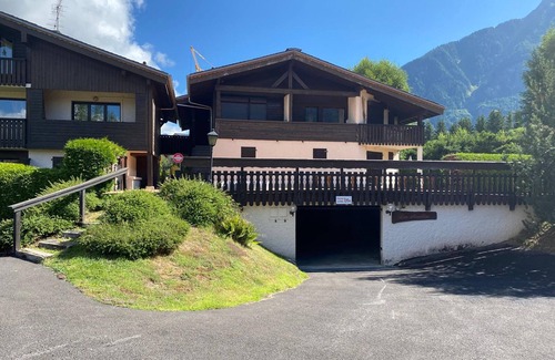 Les Praz-de-Chamonix Appartement | Modern apartment with terrace and parking
