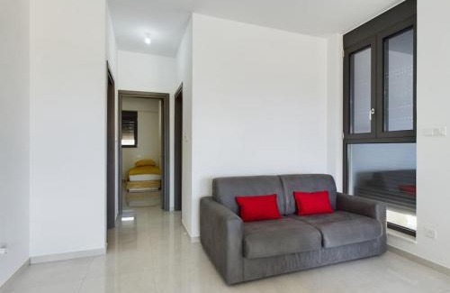 Larnaca Appartement | Modern Apart only Steps from Beach