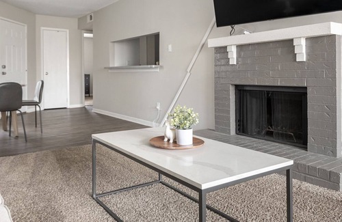 Chesterfield Appartement | Modern Apartment in Prime Location (ID8033)