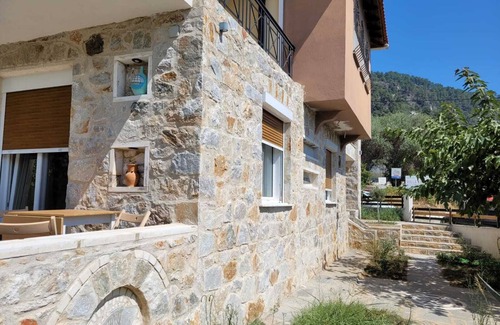 Chrisi Ammoudia Appartement | Modern apartment right on the beach