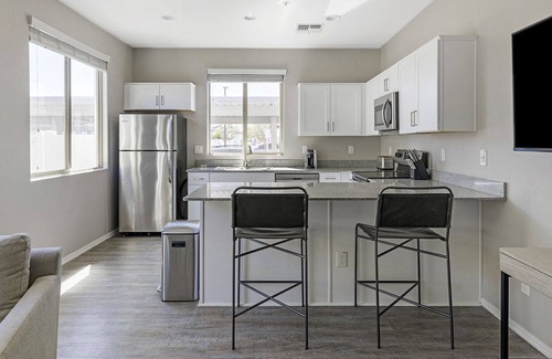 Litchfield Park Appartement | Modern Apartment in Prime Location (ID7657X12)