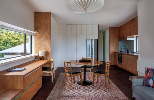 Wellington Appartement | Modern apartment, 5 mins Eastbourne & 2 to beach, views of Wellington Harbour!