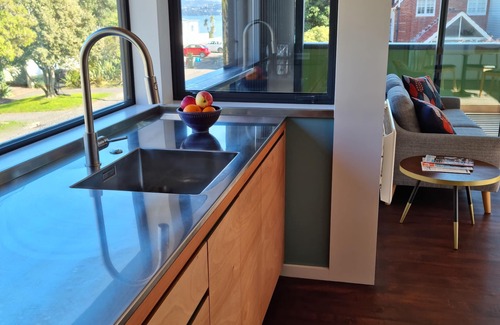 Wellington Appartement | Modern apartment, 5 mins Eastbourne & 2 to beach, views of Wellington Harbour!