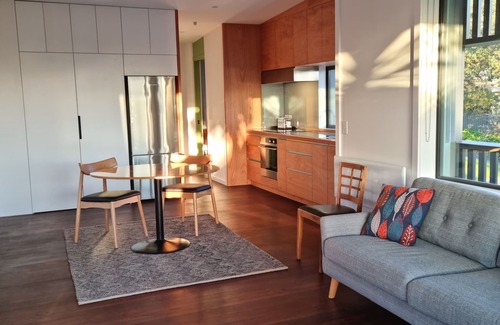 Wellington Appartement | Modern apartment, 5 mins Eastbourne & 2 to beach, views of Wellington Harbour!