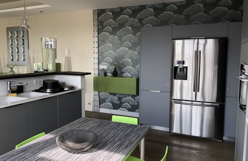 Enfants-Rouges Appartement | APPARTEMENT MODERNE ET ENTIEREMENT CLIMATISE, VUE IMPRENABLE, TOITS DE PARIS