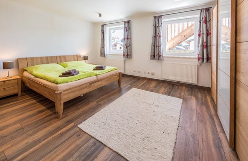 Konigsleiten Appartement | Modern Apartment "Chalet Hirsch" with Shared Sauna & Wi-Fi
