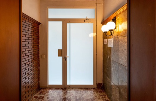 Capuchinos Appartement | Appartement moderne "Capuchinos IZQUIERDA" dans le centre ville avec balcon, climatisation et Wi-Fi