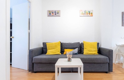 Capuchinos Appartement | Appartement moderne "Capuchinos IZQUIERDA" dans le centre ville avec balcon, climatisation et Wi-Fi