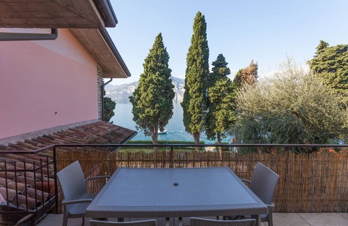 Cassone Appartement | Appartement moderne "Gennaker" au bord du lac avec terrasse et vue