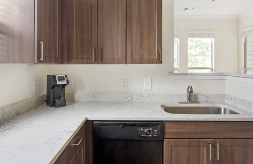 West Chester Appartement | Modern Apartment in Prime Location (ID1371X699)