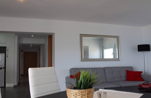 Sant Salvador Appartement | APPARTEMENT MODERNE EN 1ÈRE LIGNE MER AVEC VUE MER ET MONTAGNE