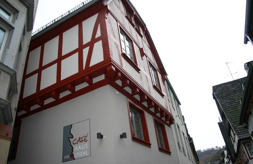 Mainz-Bingen Appartement | Appartement moderne dans une maison historique à colombages pouvant accueillir jusqu'à 16 personnes
