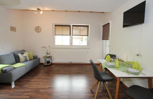 Landeck Appartement | Modern Apartment in Hochgallmigg with Balcony