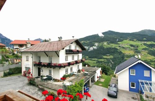 Landeck Appartement | Modern Apartment in Hochgallmigg with Balcony
