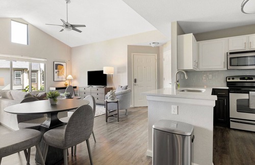 Tanasbourne Appartement | Modern Apartment in Prime Location (ID9835X53)