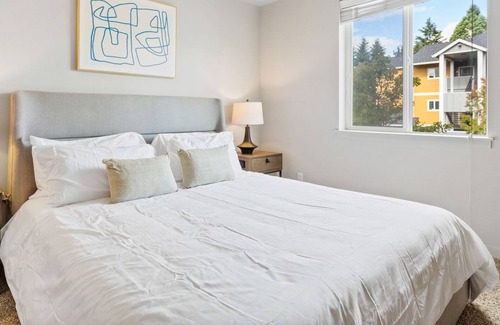 Vancouver Appartement | Modern Apartment in Prime Location (ID7029X00)