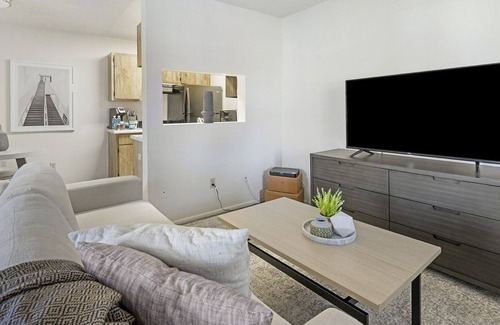 Glendale Appartement | Modern Apartment in Prime Location (ID9297X18)