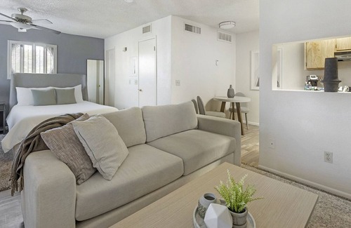 Glendale Appartement | Modern Apartment in Prime Location (ID9297X18)