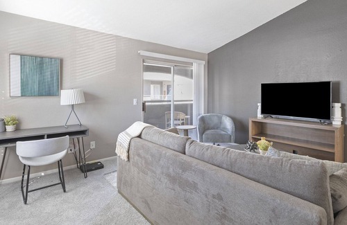 Sunrise Manor Appartement | Modern Apartment in Prime Location (ID1009X961)