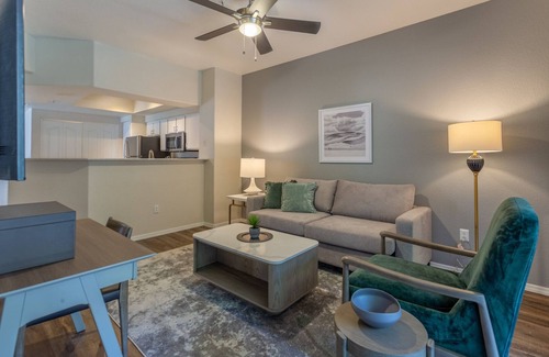 Mesa Appartement | Modern Apartment in Prime Location (ID5140X6)